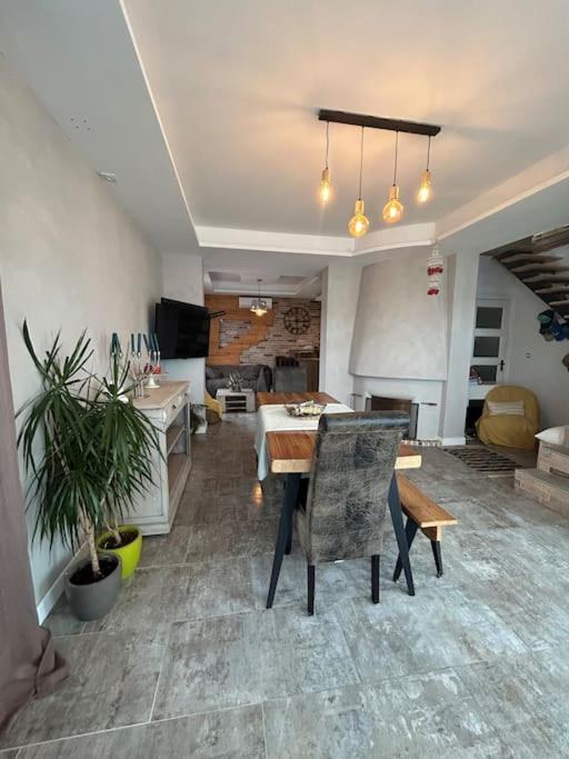 Comme A La Maison Narbonne Exterior foto